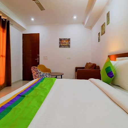 Treebo Rejoice 52 - 3Km From Huda City Metro Station Badshahpur Buitenkant foto