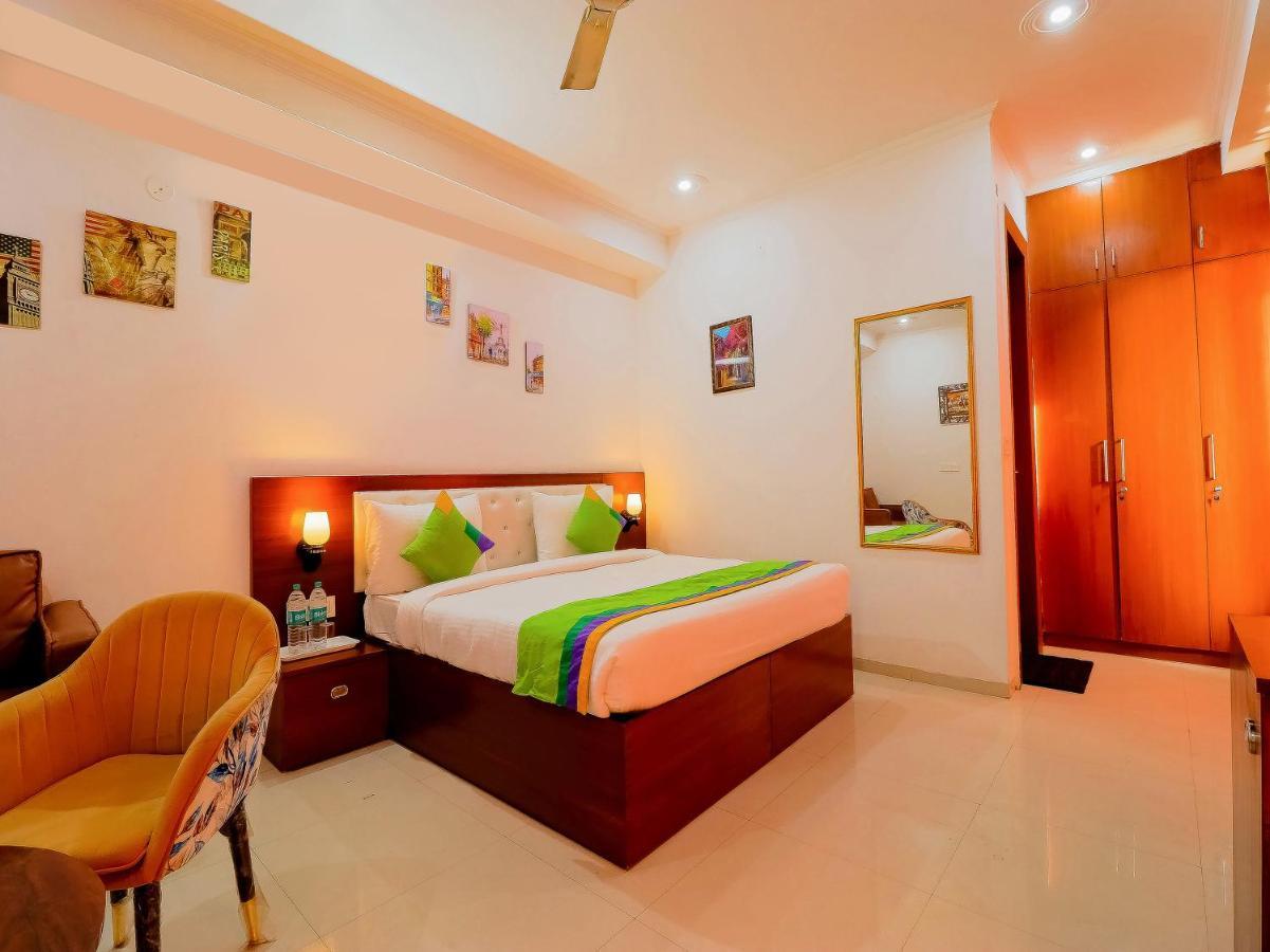 Treebo Rejoice 52 - 3Km From Huda City Metro Station Badshahpur Buitenkant foto