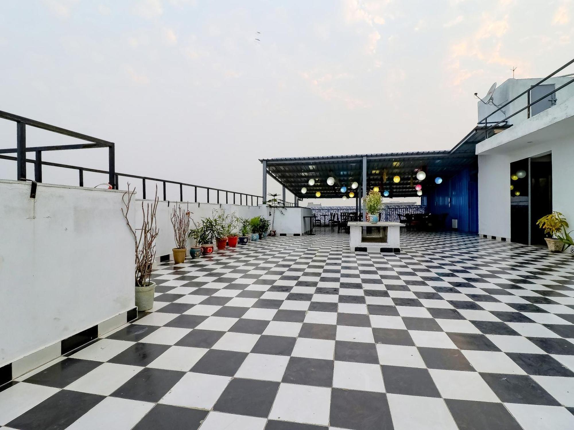 Treebo Rejoice 52 - 3Km From Huda City Metro Station Badshahpur Buitenkant foto