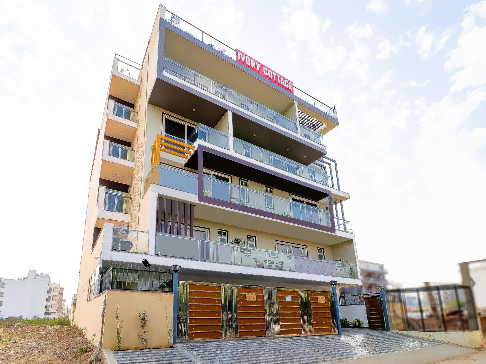 Treebo Rejoice 52 - 3Km From Huda City Metro Station Badshahpur Buitenkant foto