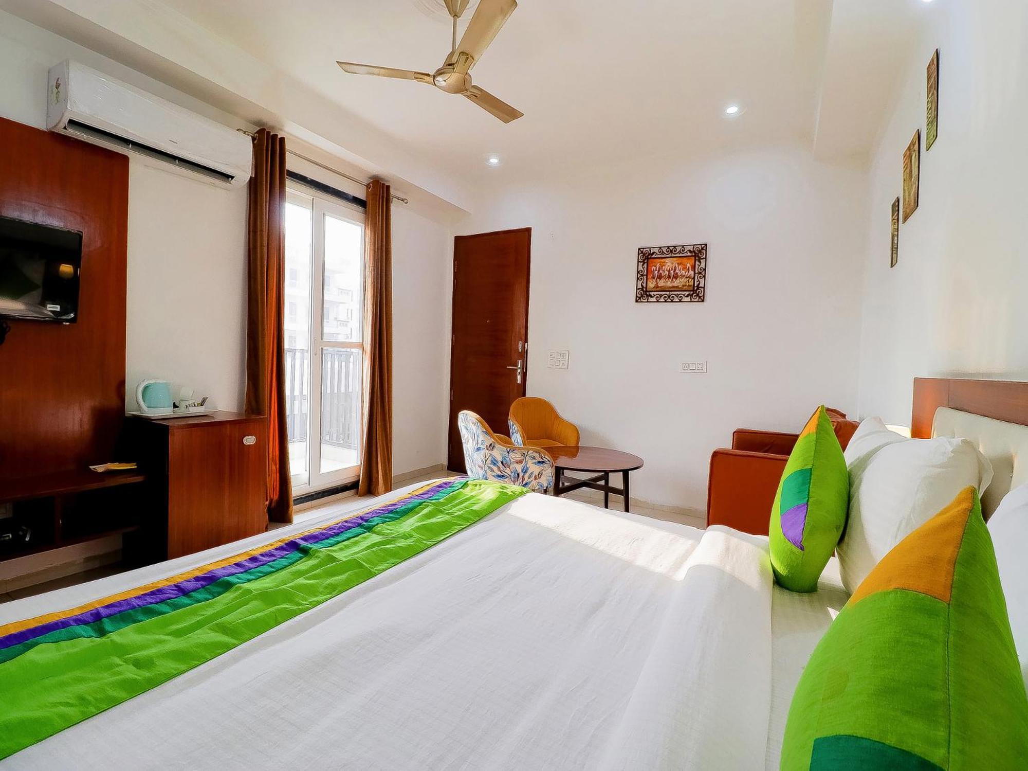 Treebo Rejoice 52 - 3Km From Huda City Metro Station Badshahpur Buitenkant foto