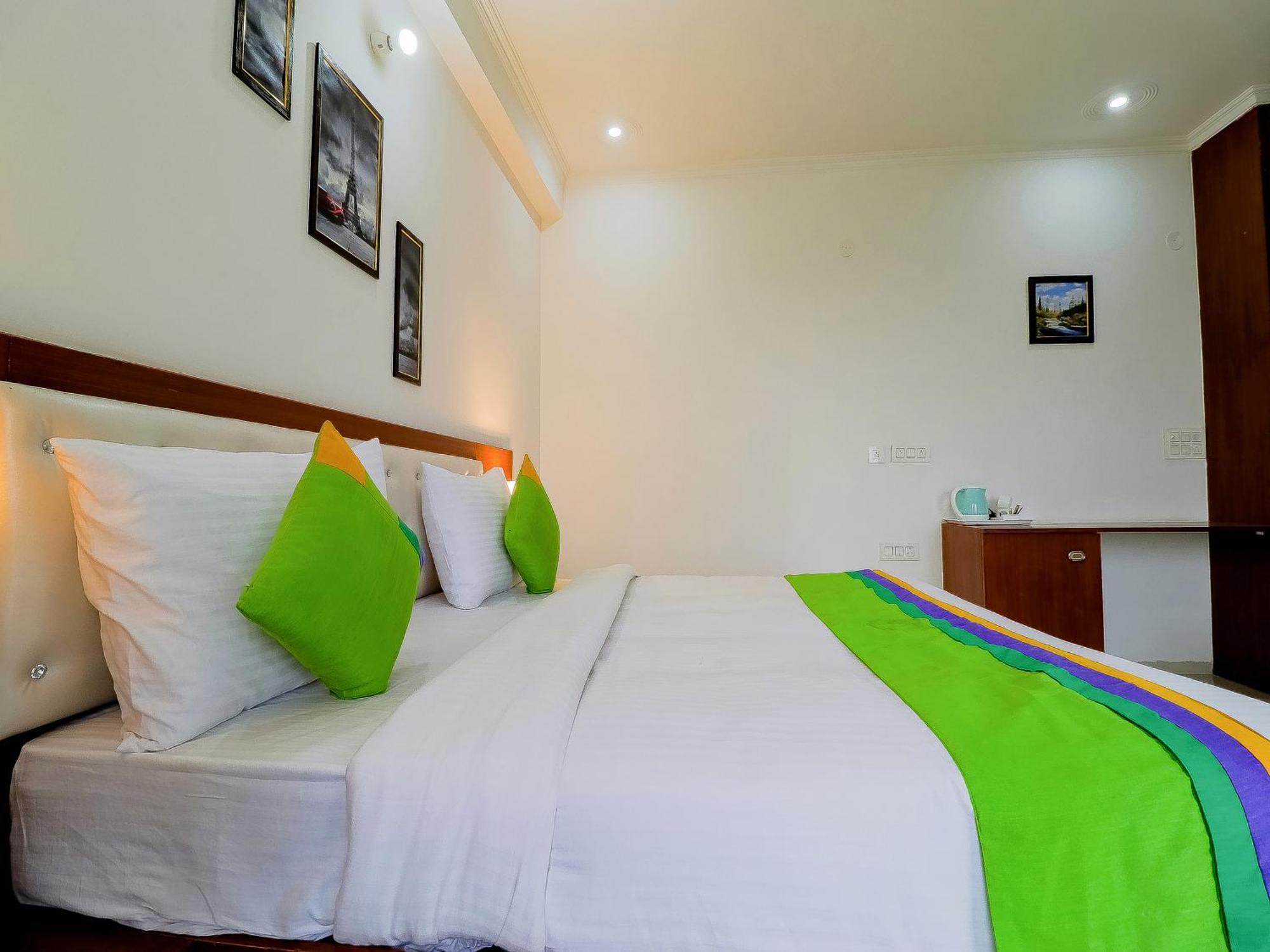 Treebo Rejoice 52 - 3Km From Huda City Metro Station Badshahpur Buitenkant foto