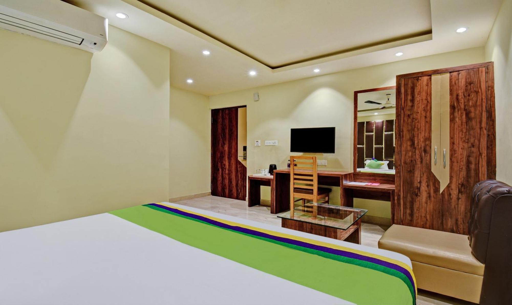 Treebo Rejoice 52 - 3Km From Huda City Metro Station Badshahpur Buitenkant foto