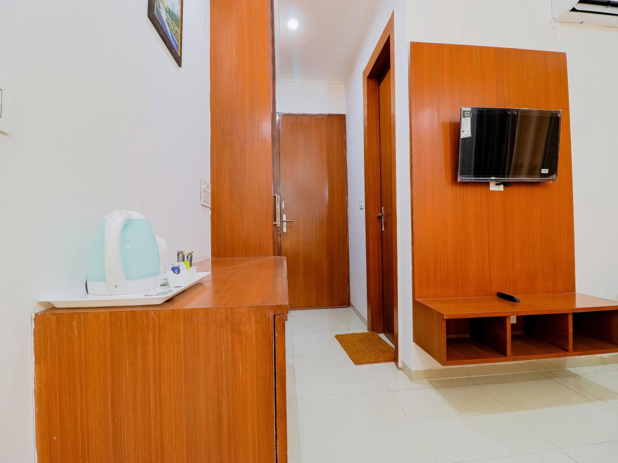 Treebo Rejoice 52 - 3Km From Huda City Metro Station Badshahpur Buitenkant foto