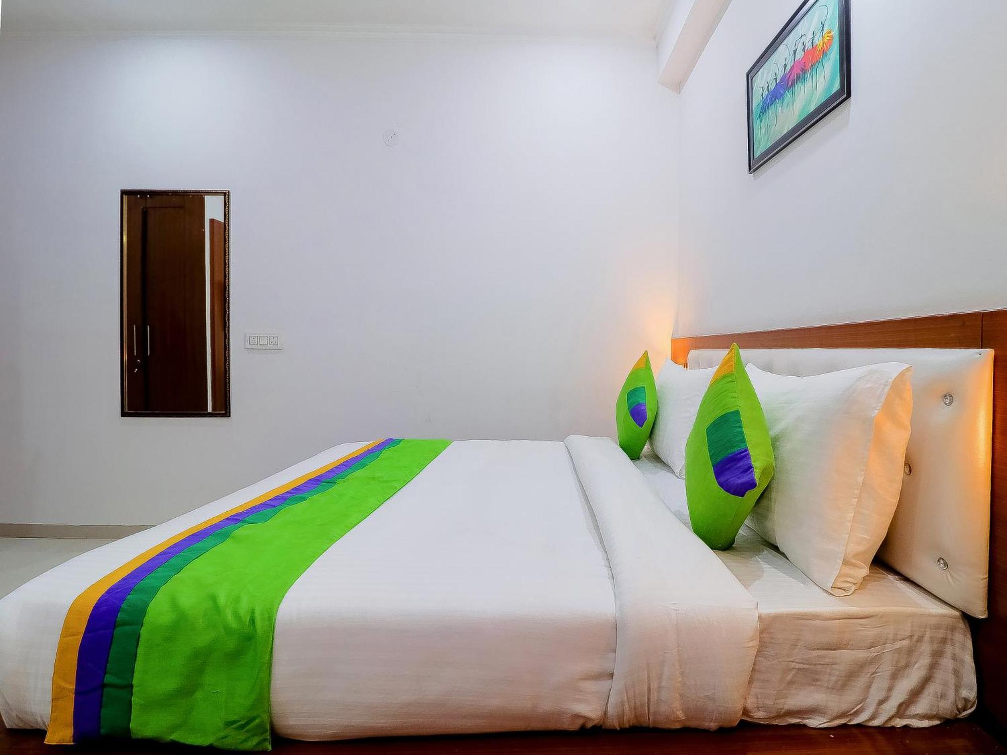 Treebo Rejoice 52 - 3Km From Huda City Metro Station Badshahpur Buitenkant foto