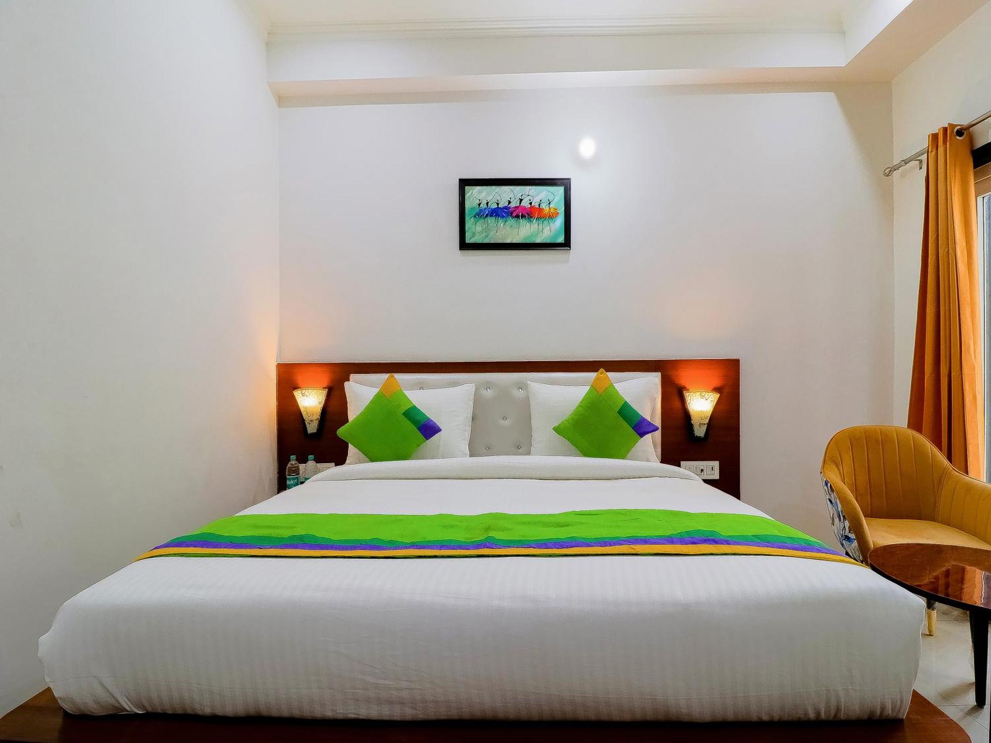 Treebo Rejoice 52 - 3Km From Huda City Metro Station Badshahpur Buitenkant foto