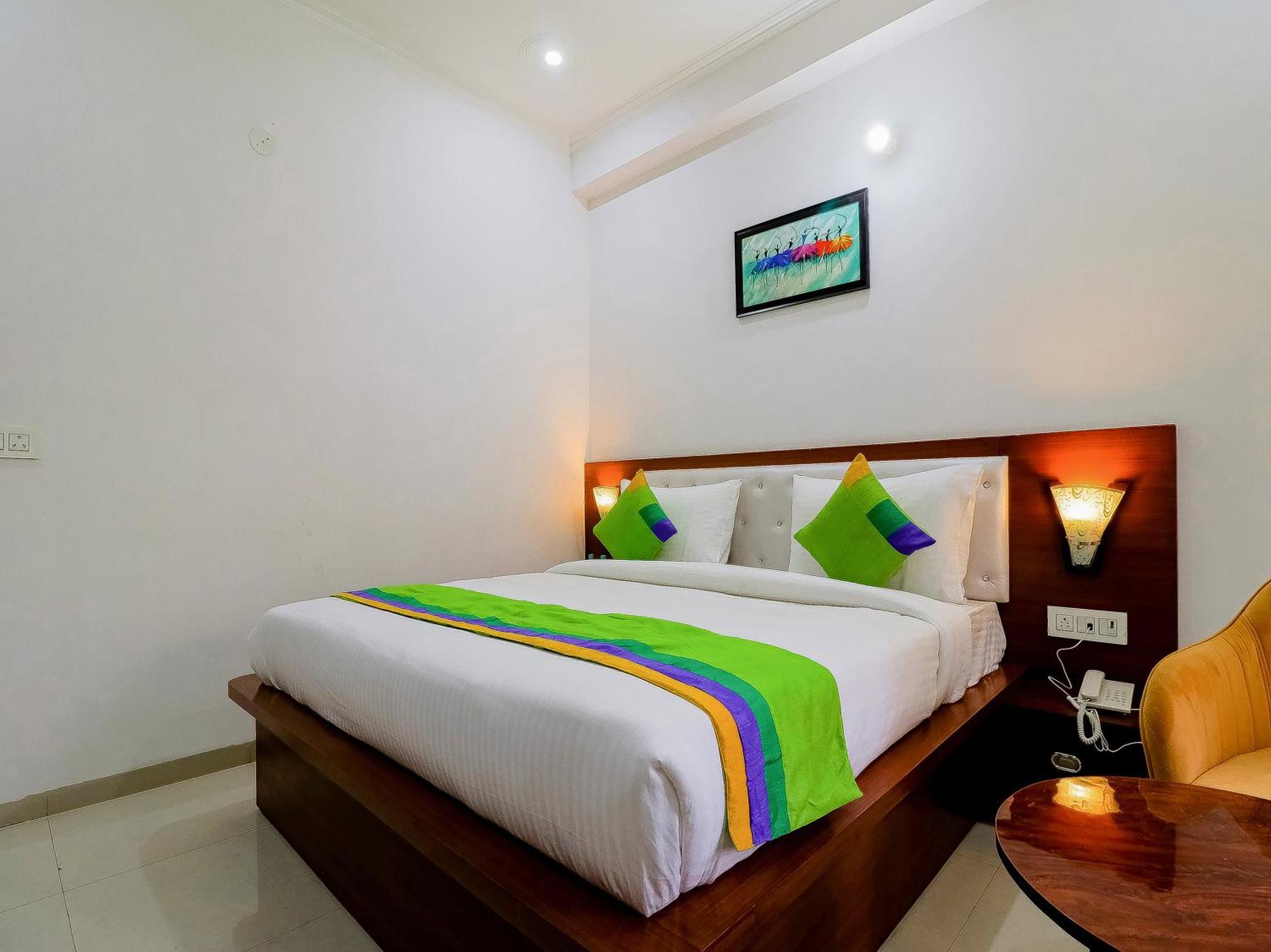 Treebo Rejoice 52 - 3Km From Huda City Metro Station Badshahpur Buitenkant foto
