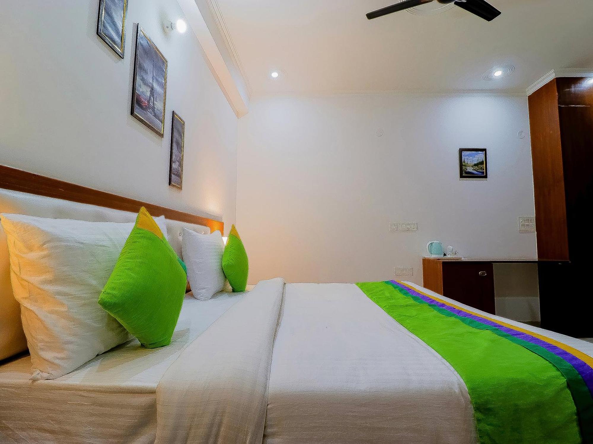 Treebo Rejoice 52 - 3Km From Huda City Metro Station Badshahpur Buitenkant foto