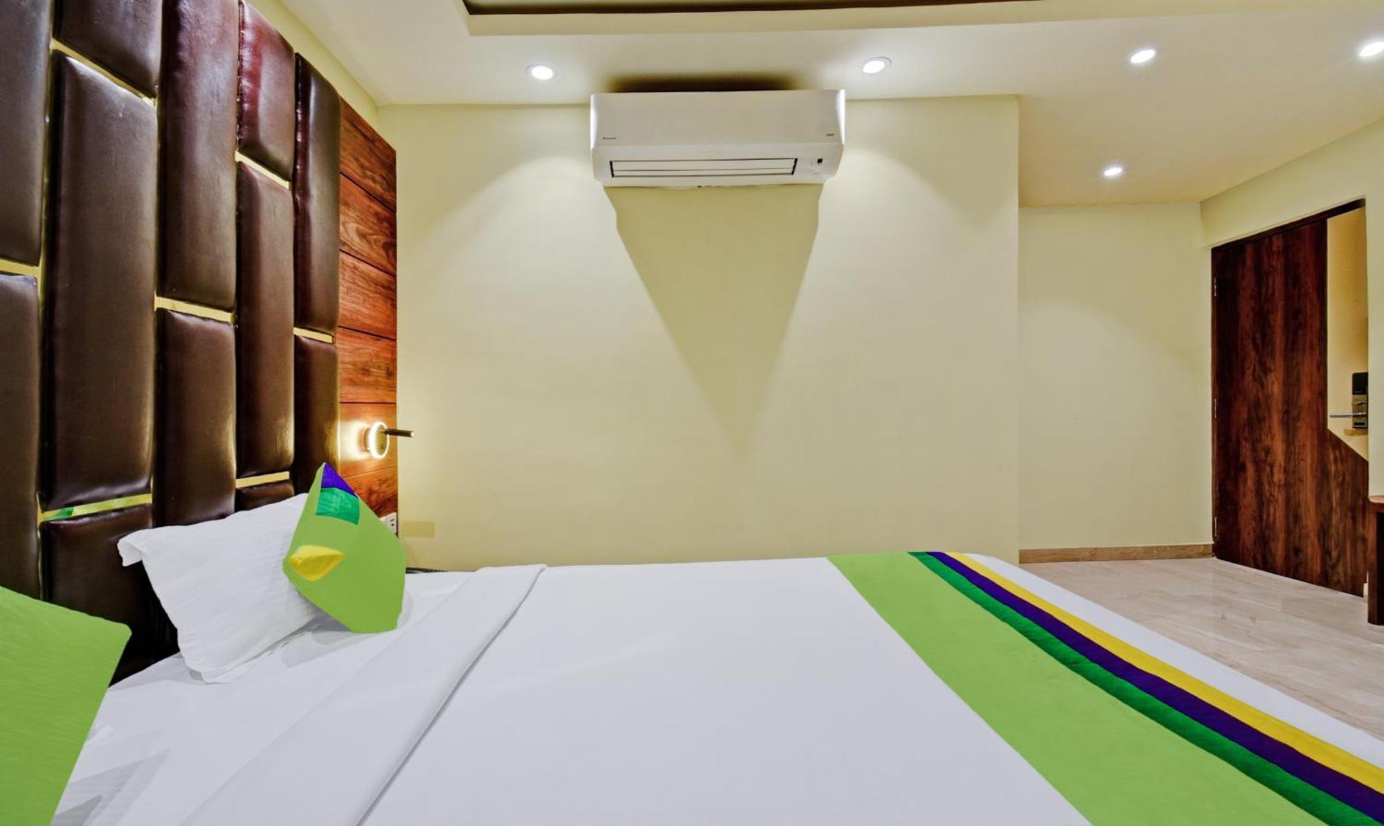 Treebo Rejoice 52 - 3Km From Huda City Metro Station Badshahpur Buitenkant foto