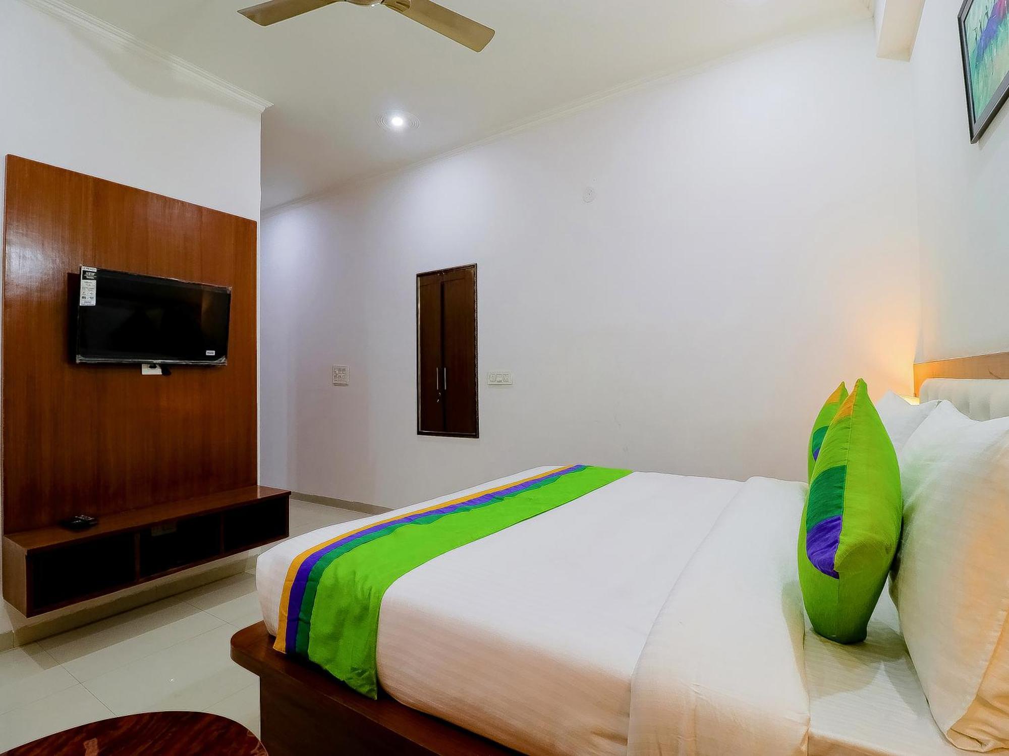 Treebo Rejoice 52 - 3Km From Huda City Metro Station Badshahpur Buitenkant foto